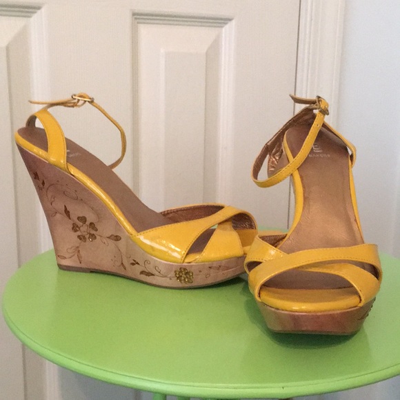 Bakers Shoes - Bakers patent leather wood wedges with floral.